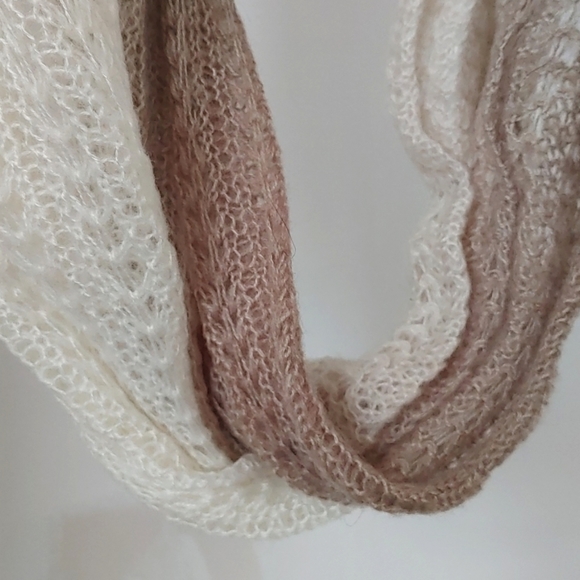 Kimchi blue | Knit white & tan infinity scarf - Picture 3 of 5